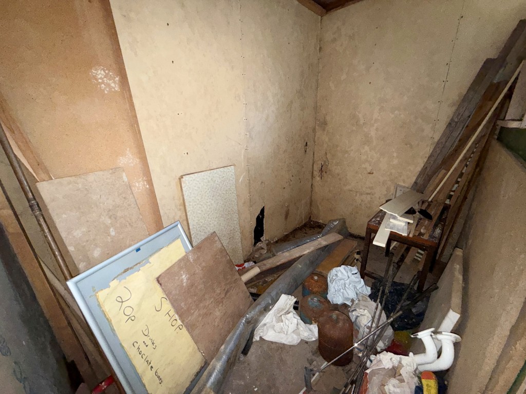 Lot: 151 - FORMER SCOUT PREMISES WITH POTENTIAL - Gound floor store room